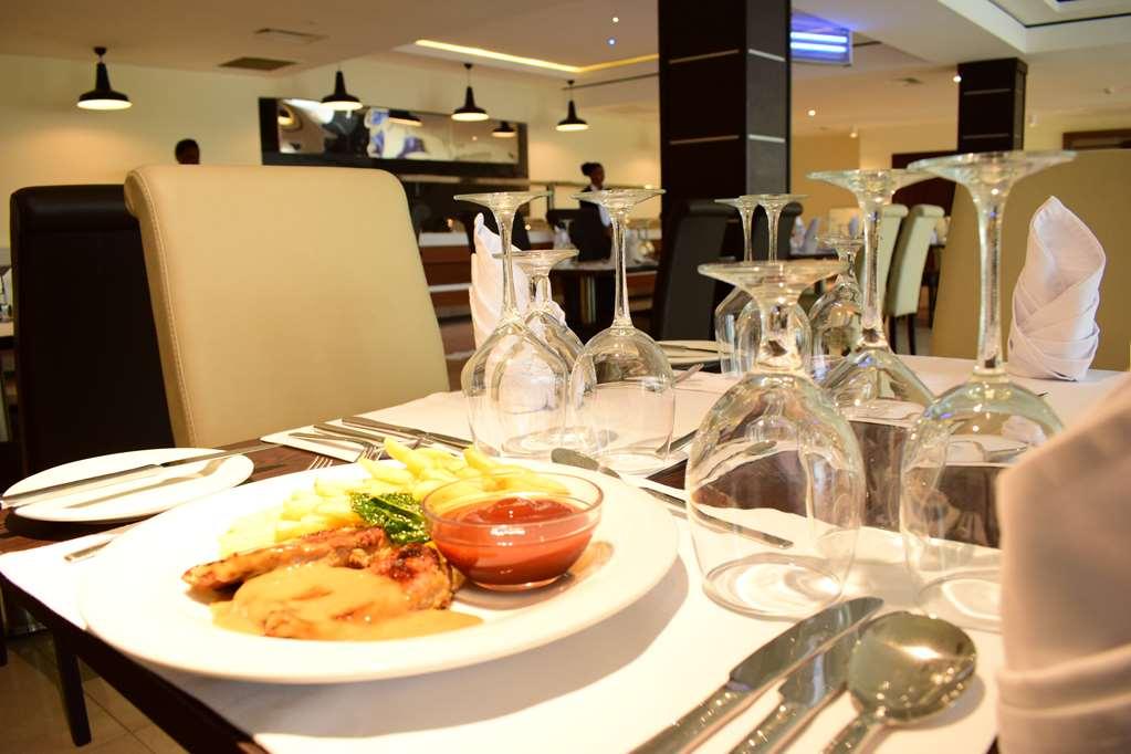 蒙蒂高尔夫套房酒店 Uyo 餐厅 照片